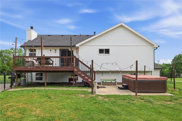 964 N 5 Highway, Lansing, KS 66043