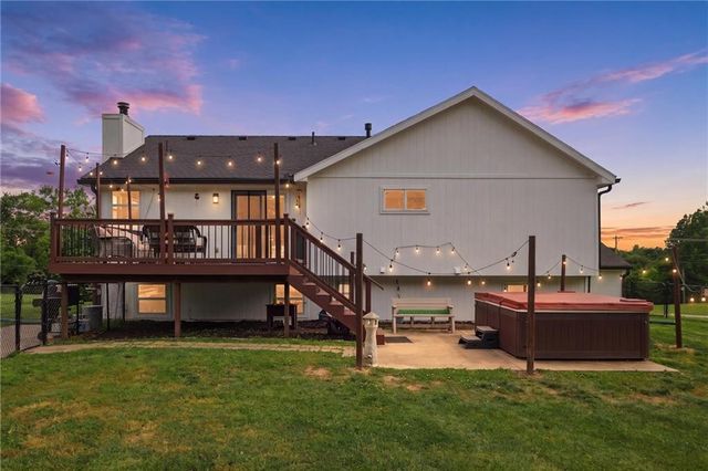 964 N 5 Highway, Lansing, KS 66043