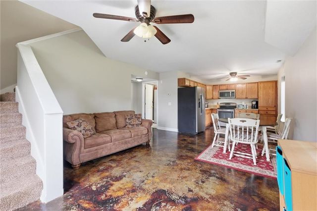 964 N 5 Highway, Lansing, KS 66043