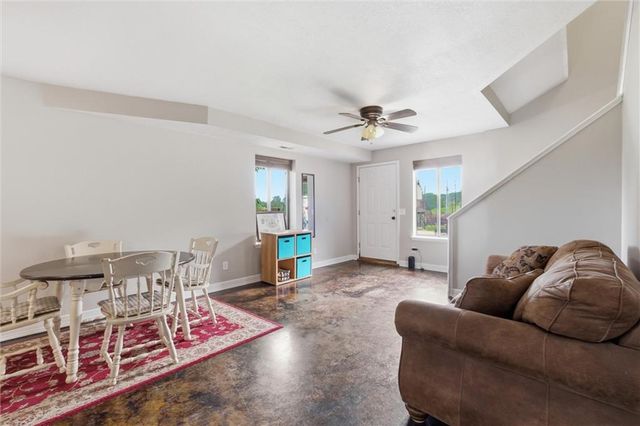 964 N 5 Highway, Lansing, KS 66043