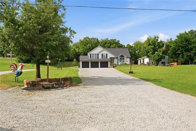 964 N 5 Highway, Lansing, KS 66043