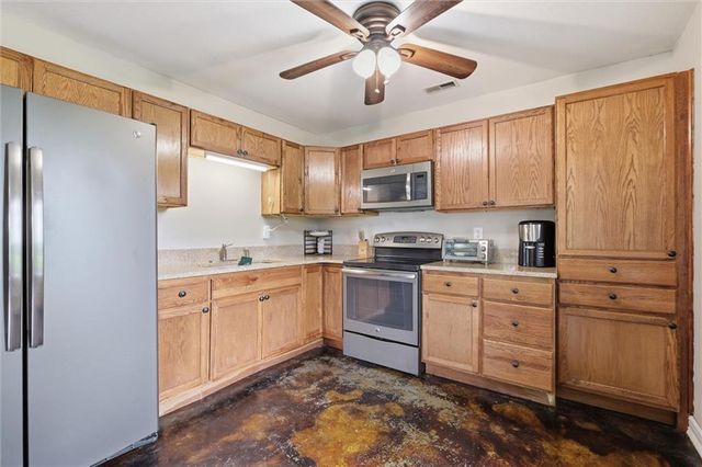 964 N 5 Highway, Lansing, KS 66043