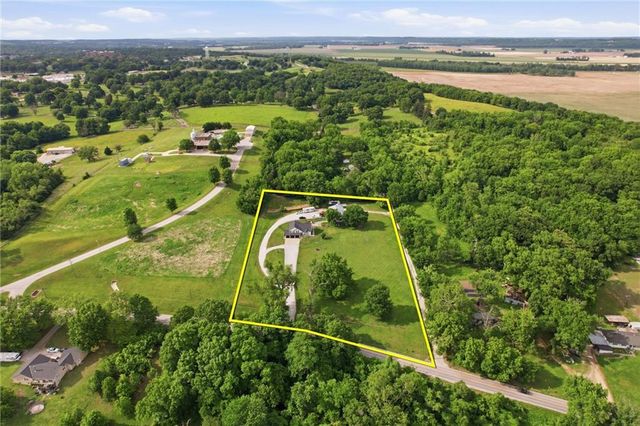 964 N 5 Highway, Lansing, KS 66043