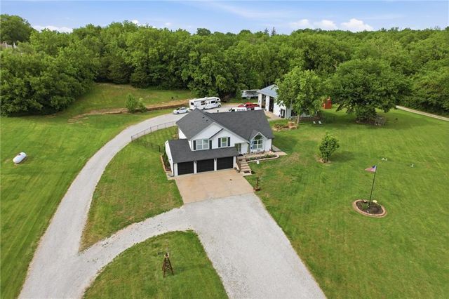 964 N 5 Highway, Lansing, KS 66043