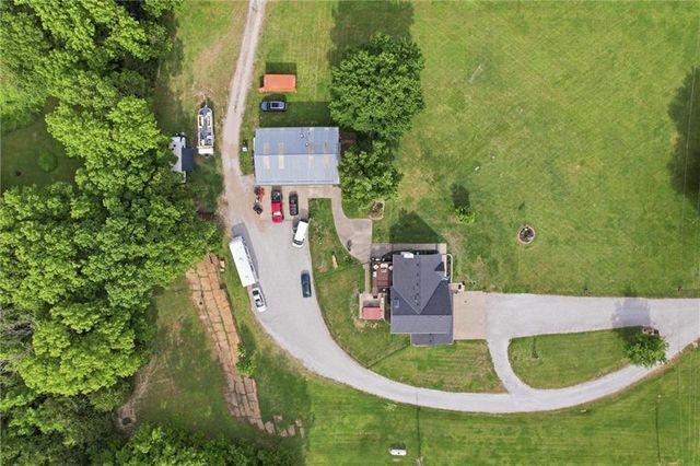 964 N 5 Highway, Lansing, KS 66043