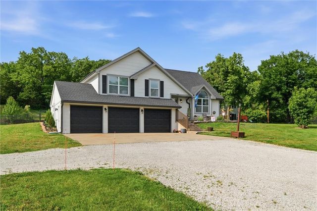 964 N 5 Highway, Lansing, KS 66043