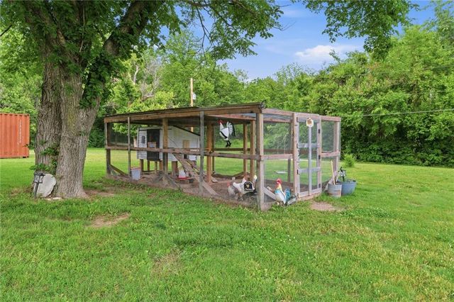964 N 5 Highway, Lansing, KS 66043