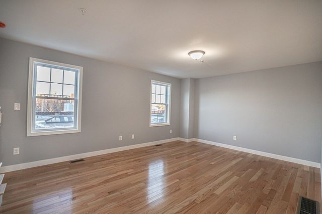 17 Marshall 3, Lowell, MA 01851