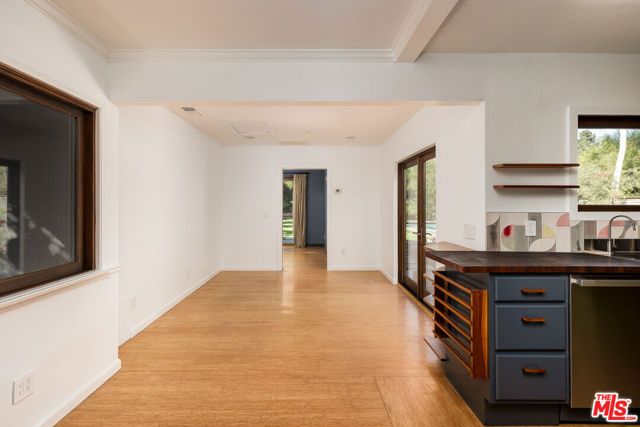 1743 Robson Avenue, Santa Monica, CA 90405