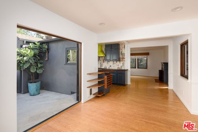 1743 Robson Avenue, Santa Monica, CA 90405