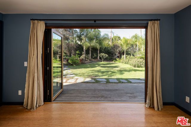1743 Robson Avenue, Santa Monica, CA 90405