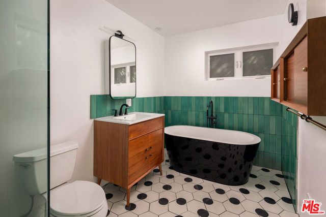 1743 Robson Avenue, Santa Monica, CA 90405