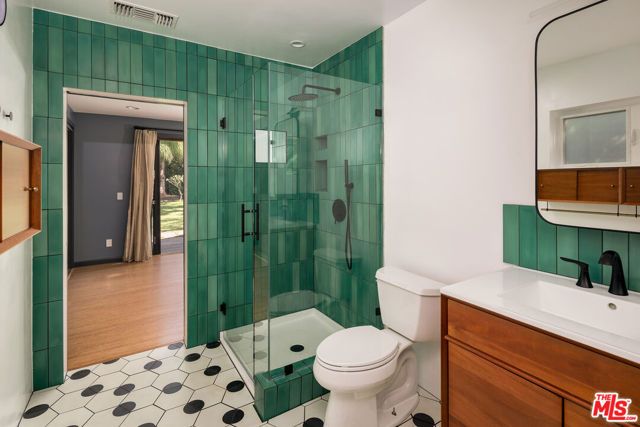 1743 Robson Avenue, Santa Monica, CA 90405