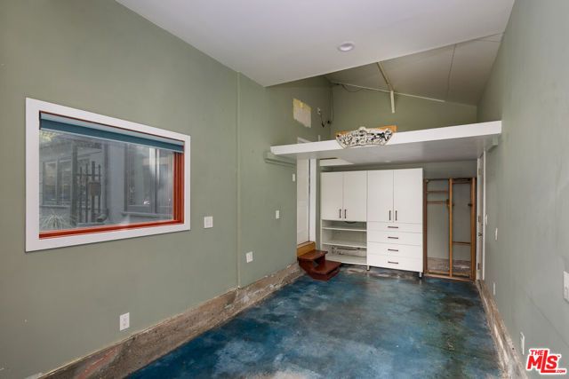 1743 Robson Avenue, Santa Monica, CA 90405