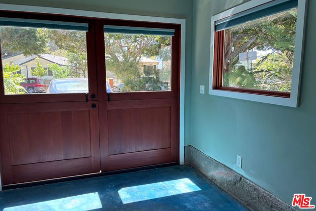 1743 Robson Avenue, Santa Monica, CA 90405