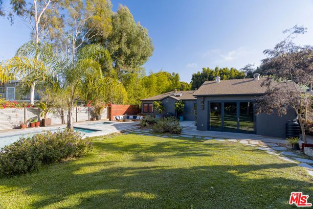 1743 Robson Avenue, Santa Monica, CA 90405