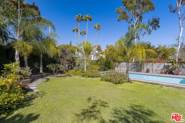 1743 Robson Avenue, Santa Monica, CA 90405