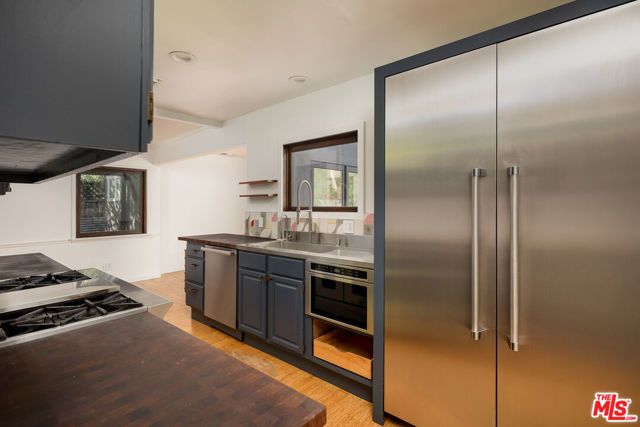 1743 Robson Avenue, Santa Monica, CA 90405