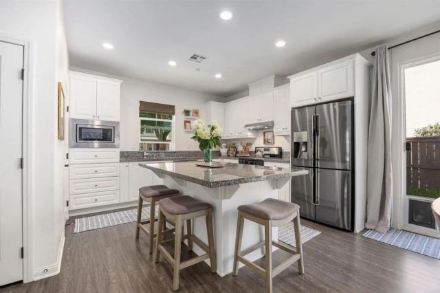 2734 Overlook Point Drive, Escondido, CA 92029