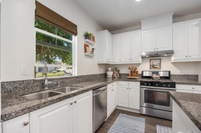 2734 Overlook Point Drive, Escondido, CA 92029