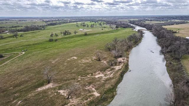 121 Mechelle ST, Smithville, TX 78957