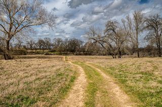 121 Mechelle ST, Smithville, TX 78957