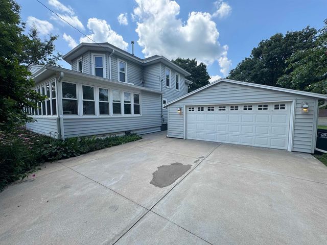 605 2nd Street, Parkersburg, IA 50665