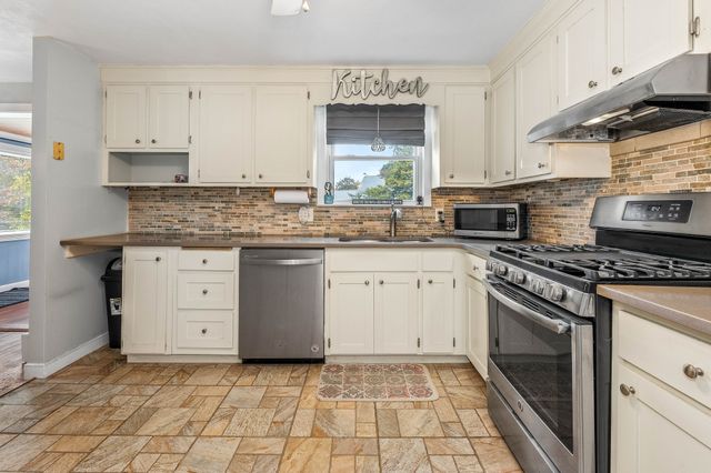 10 Village Street, Medway, MA 02053
