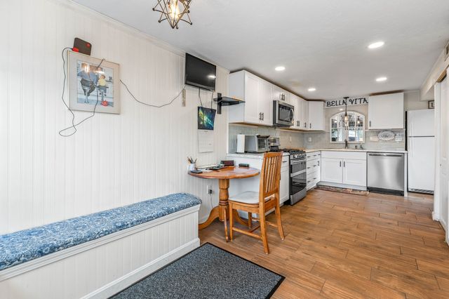 10 Village Street, Medway, MA 02053