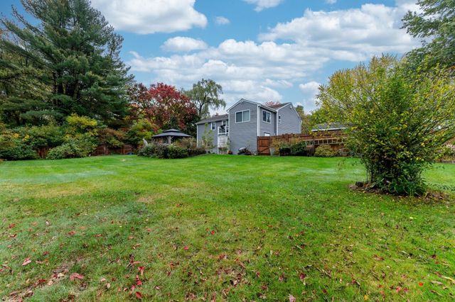 10 Village Street, Medway, MA 02053