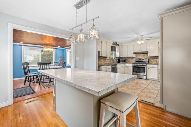 10 Village Street, Medway, MA 02053
