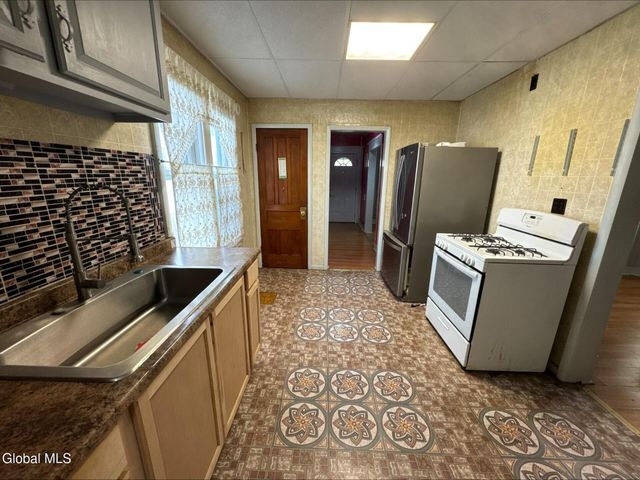 1341 7th Avenue, Schenectady, NY 12303