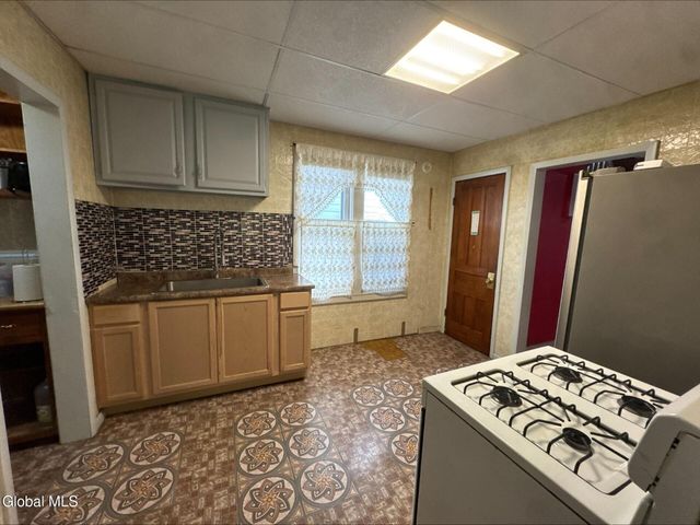 1341 7th Avenue, Schenectady, NY 12303