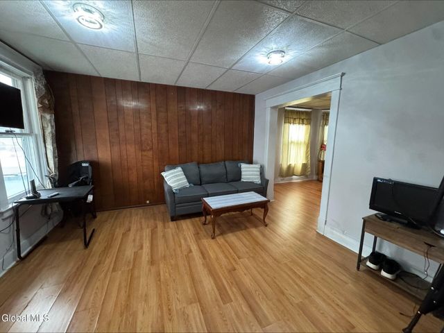 1341 7th Avenue, Schenectady, NY 12303