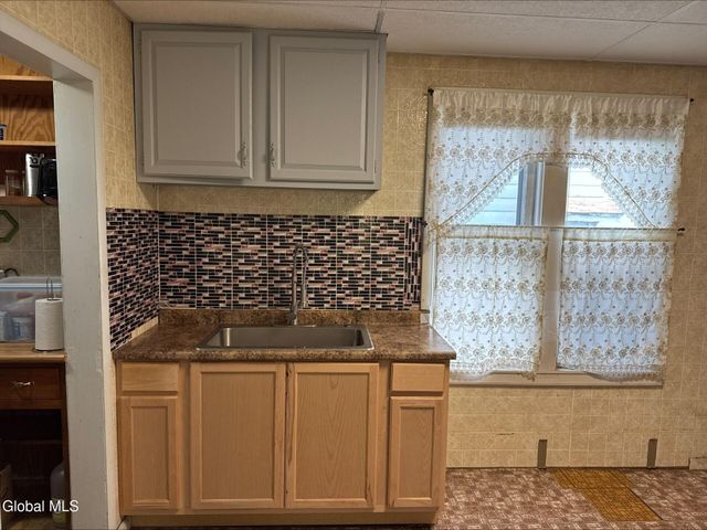 1341 7th Avenue, Schenectady, NY 12303