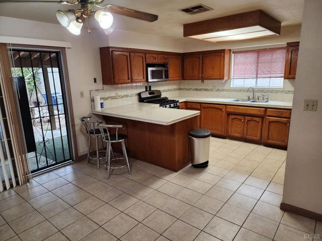 725 18th Place, Delano, CA 93215