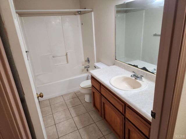 725 18th Place, Delano, CA 93215