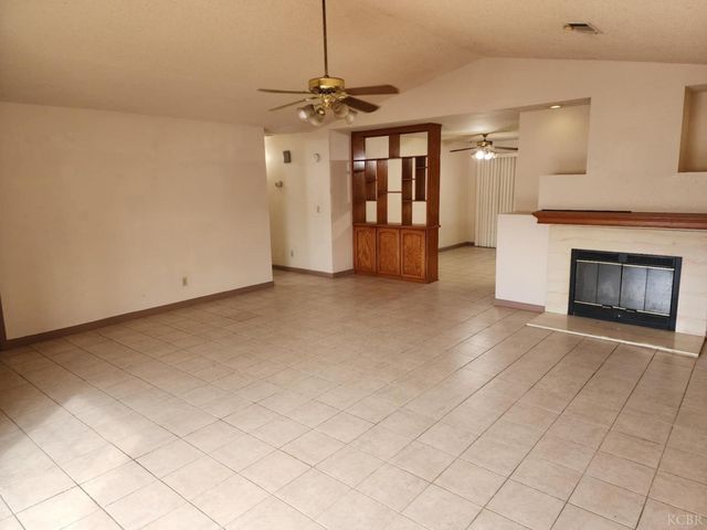 725 18th Place, Delano, CA 93215