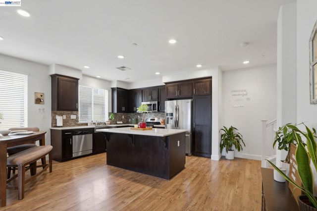 5659 DAYLILY ST, Newark, CA 94560