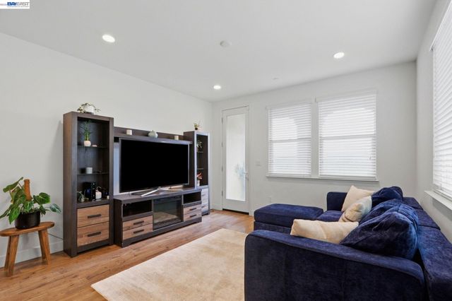 5659 DAYLILY ST, Newark, CA 94560