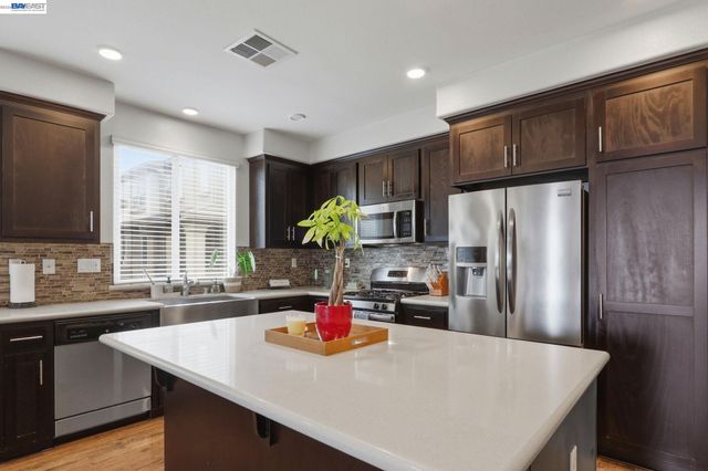 5659 DAYLILY ST, Newark, CA 94560