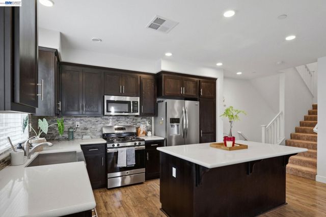 5659 DAYLILY ST, Newark, CA 94560