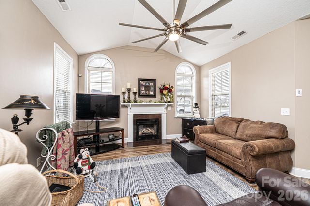 823 Wynnshire Drive C, Hickory, NC 28601