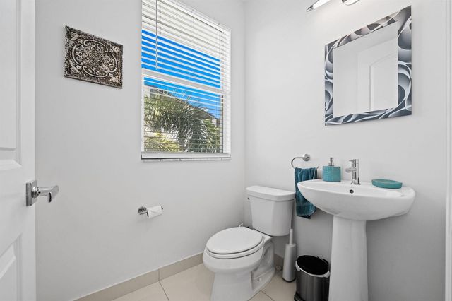 2900 NE 12th Terrace 25, Oakland Park, FL 33334