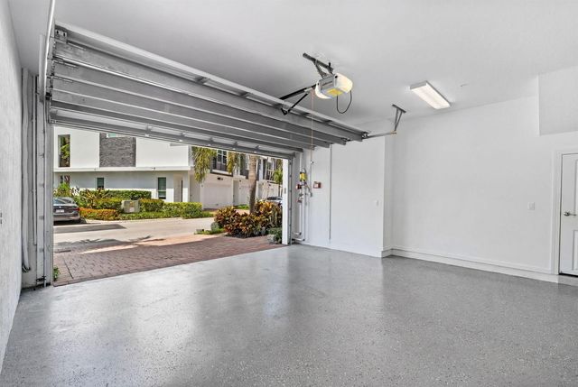 2900 NE 12th Terrace 25, Oakland Park, FL 33334