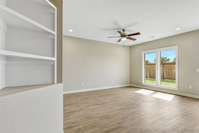 1181 Wild Indigo Circle, Calera, OK 74730
