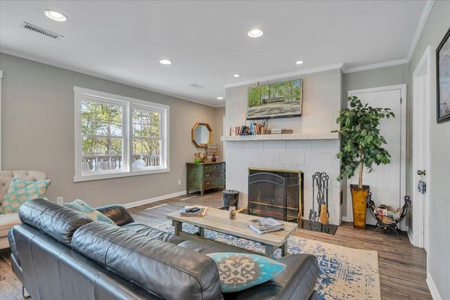 1355 Rosewood LN, Huddleston, VA 24104