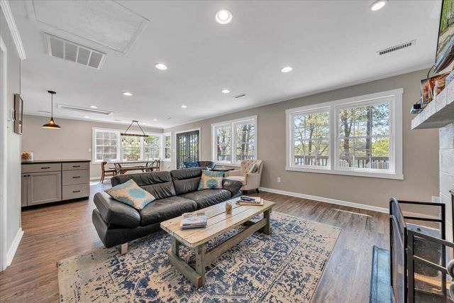 1355 Rosewood LN, Huddleston, VA 24104