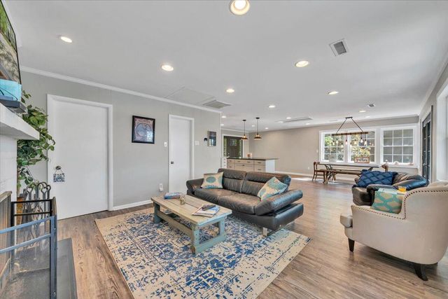 1355 Rosewood LN, Huddleston, VA 24104