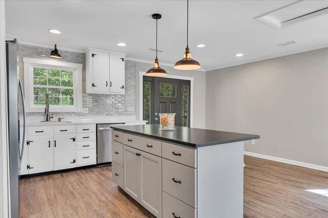 1355 Rosewood LN, Huddleston, VA 24104